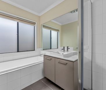 Spacious Family Home - Photo 4