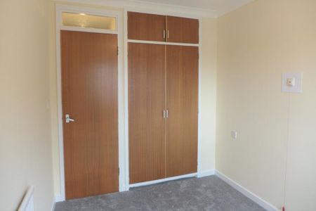 1 bedroom retirement property to rent - Photo 2