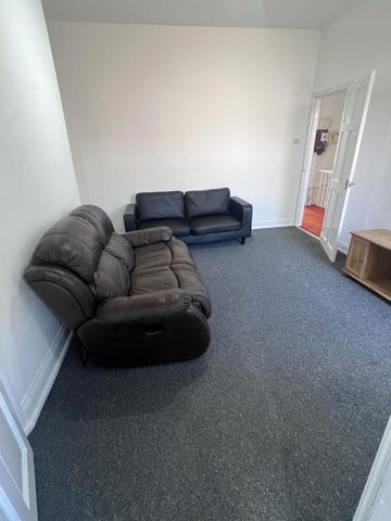 3 bedroom apartment to rent - Photo 2