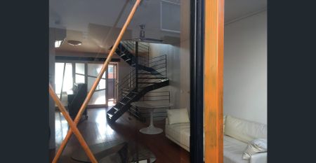 Huge 2 bed/2 bath plus study/library or extra living vertical house - Photo 5