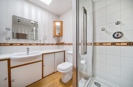 Prey Heath Road, Woking, Surrey, GU22 - Photo 5