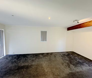 80 Chapel Road, Flat Bush - Photo 1