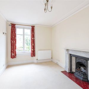A most attractive, light and bright first floor two double bedroom apartment in detached Victorian Villa approx. 1 mile to the east of the city centre in Bathampton with off-street parking space and large communal gardens. - Photo 2