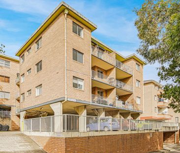 Devlin Delight This bright and sunny top floor two bedroom unit is conveniently located in the heart of Ryde. - Photo 1