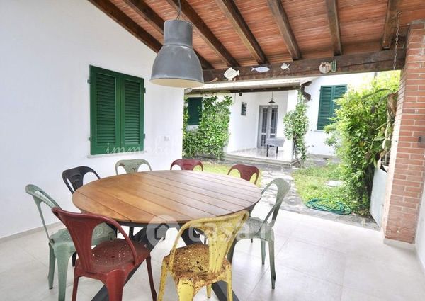 Villa in Affitto in Via Francesco Carrara a Forte dei Marmi
