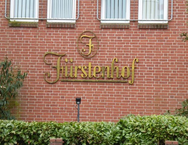 24558 Henstedt-Ulzburg ab 50 Jahre !!! 2 Zi., 45 qm EBK,DB im Fürstenhof Schwimmbad/Fitness usw. - Photo 1