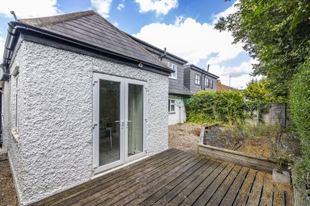 5 bedroom semi-detached house to rent - Photo 4