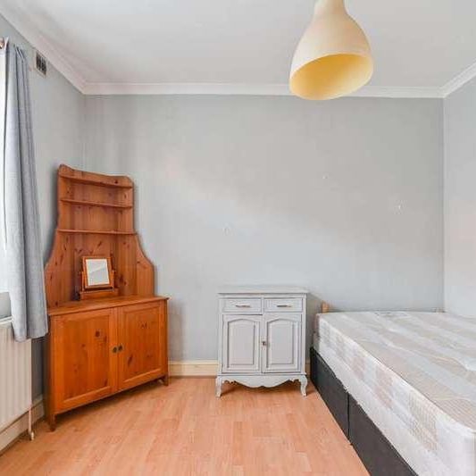 Plough Road, Clapham Junction, Battersea, SW11 - Photo 1