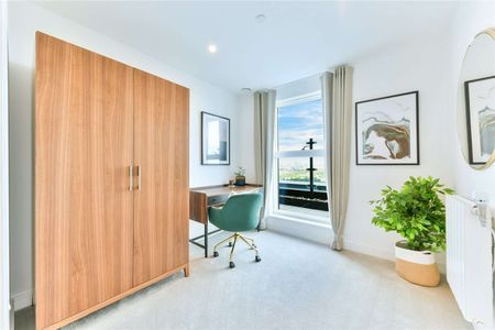 Incredible 3 bedroom split level brand new penthouse to rent in this beautiful new development. - Photo 3