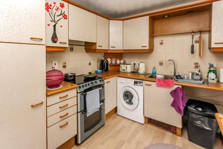 2 bedroom semi-detached house to rent - Photo 4