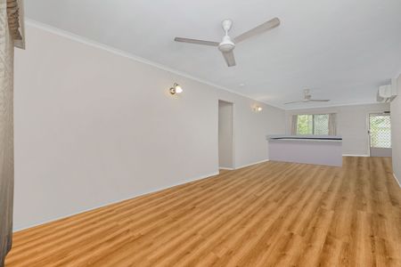 Spacious 2-Bedroom Unit in Railway Estate! - Photo 2