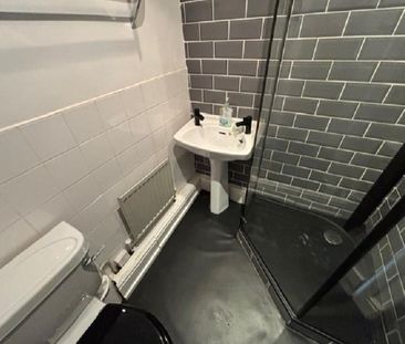 2 bedroom semi-detached house to rent - Photo 6