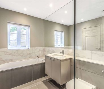 A luxury first floor Apartment set within the grounds of Englemere ... - Photo 6