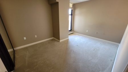 2 Br Large Executive Condo In Westmount Place/ Heat & Water Included! - Photo 5