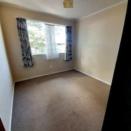 Spacious 4BR Family Home in Upper Hutt - Photo 5
