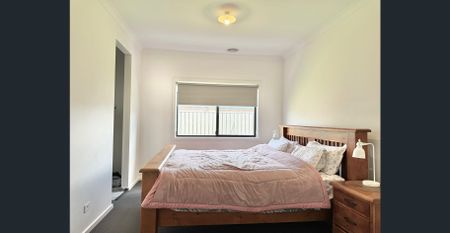 For Lease - Beautiful Family Home in a Quiet Location - Photo 2