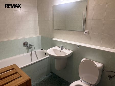 Pronájem bytu 1+kk v osobním vlastnictví 44 m², Praha 9 - Vysočany - Photo 4
