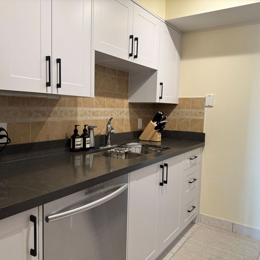 For Lease - 256 Doris Avenue Unit# 601, Toronto, Ontario - Photo 1