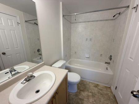 For Lease - 269 Dunsmore Lane, Barrie, Ontario - Photo 5