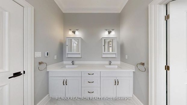 For Lease - 4 Blake Street, East Gwillimbury, Ontario - Photo 1