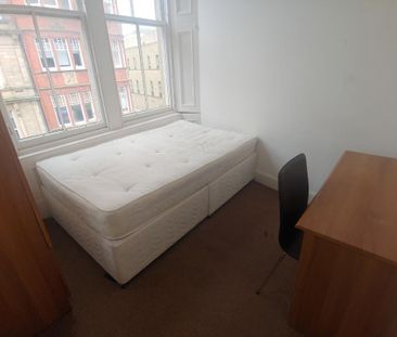 3 bedroom flat to rent - Photo 2