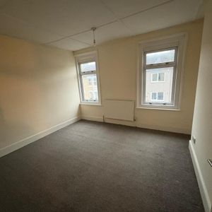 2 bedroom end of terrace house to rent - Photo 2