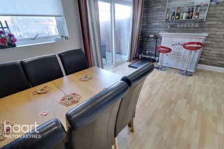 3 bedroom semi-detached house to rent - Photo 3