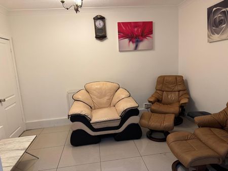 Room in a Shared House, Westcroft Way, NW2 - Photo 2