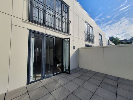 Two Bedroom with Two carparks! - Photo 2