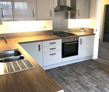 2 bedroom ground floor flat to rent - Photo 1