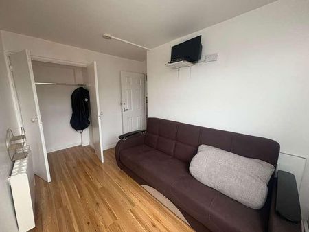 Waverley Lodge Litchfield Avenue London, E15 - Photo 2