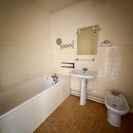 APPARTEMENT T2 A LOUER A ROANNE - CENTRE VILLE - Photo 4