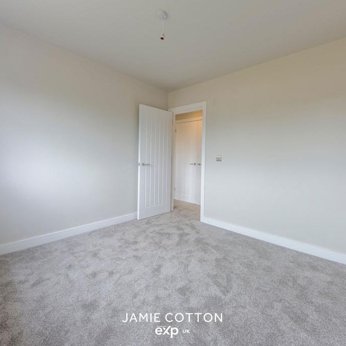 4 bedroom detached house to rent - Photo 1