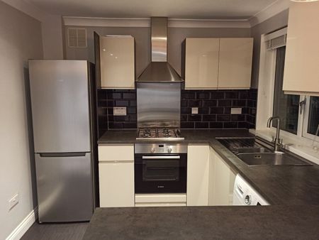 2 Bed Maisonette, Orchard Court, N2 - Photo 3
