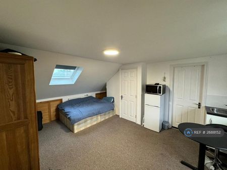 Studio to rent - Photo 2