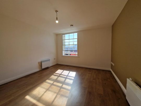 Lord Street, Leigh WN7, London - Photo 1