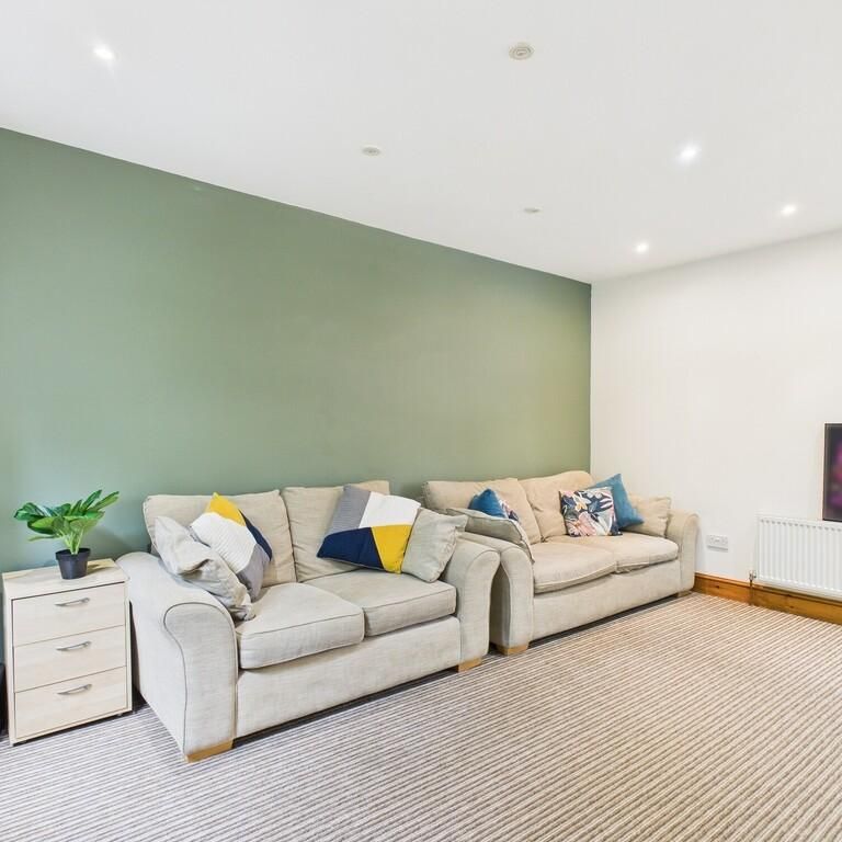 6 bedroom terraced house to rent - Photo 1