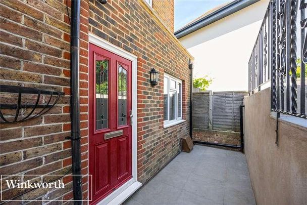 Annexe, The Upper Drive, Hove, East Sussex, BN3 - Photo 1