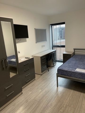 4 Bed Student Accommodation - Photo 4