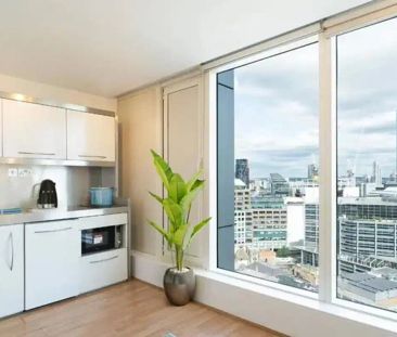 Silver Studio City View Upper Level - Photo 5