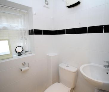 Detached bungalow to rent - Photo 3