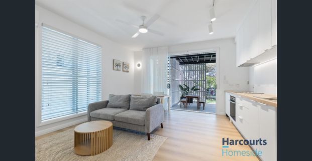Contact Agent for Inspection: Move right into this modern 1-Bedroom Fully Furnished Flat with Private Outdoor Space. - Photo 1