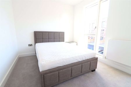 Valette Square, a luxurious three double bedroom townhouse, offered on a furnished basis with allocated car parking. - Photo 3