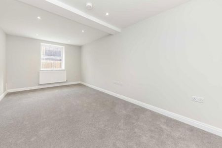 4 bedroom flat to rent - Photo 3