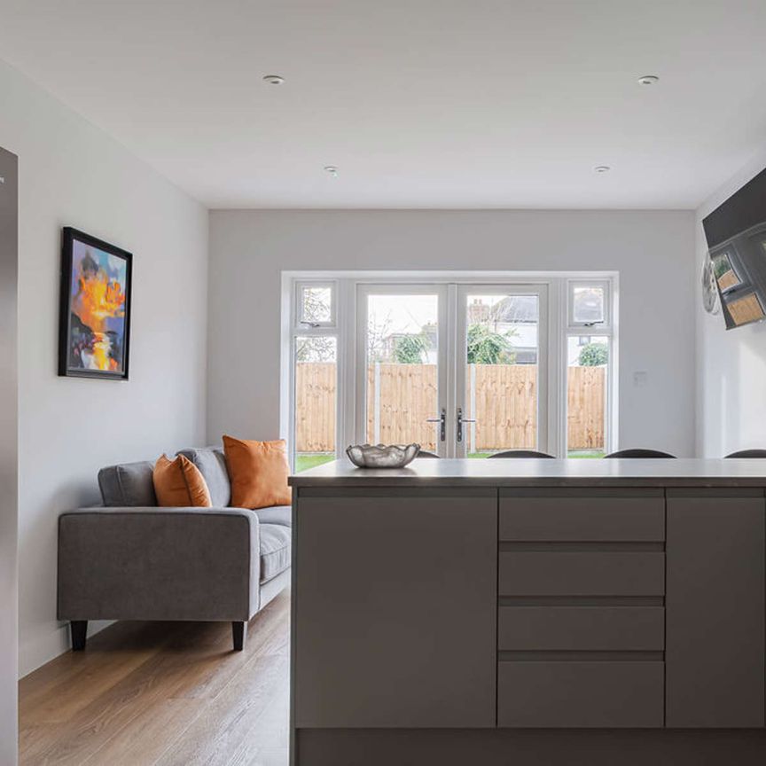 Impeccably built six-bedroom house share, designed for modern Cambridge living Room 3 - Photo 1