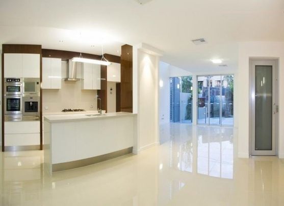 Executive Townhouse on Chevron Island - Photo 1