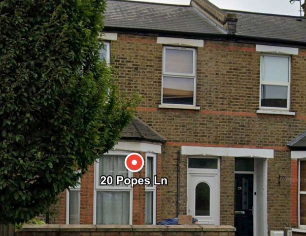 Popes Lane Room 4 - Photo 1