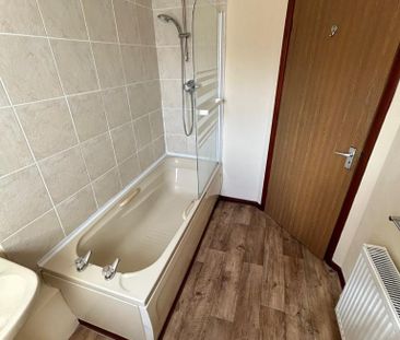 2 bedroom end of terrace house to rent - Photo 6