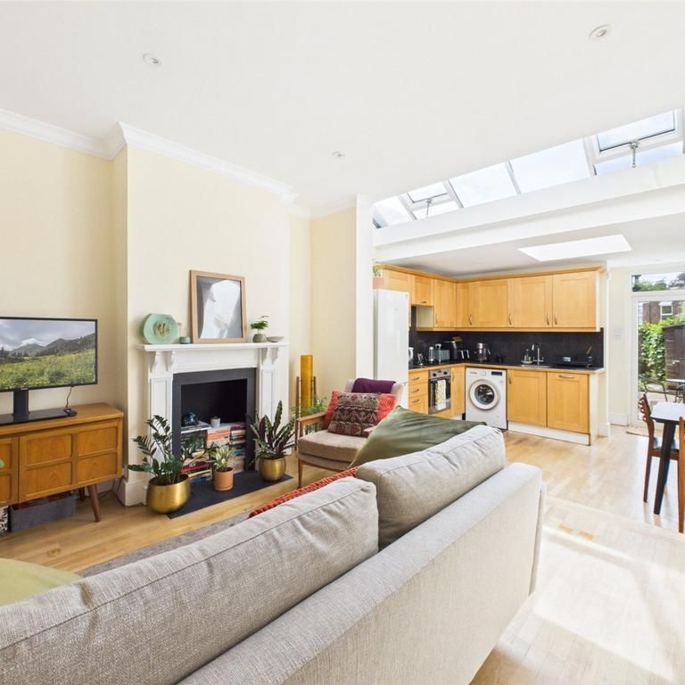 2 bedroom terraced house to rent - Photo 1