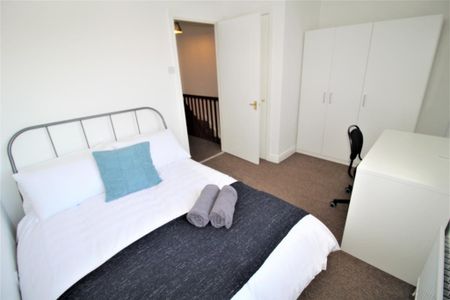 2 bedroom semi-detached house to rent - Photo 5